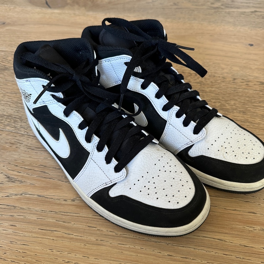 Nike Jordan black & white Mens 10